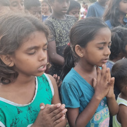 하나님의 눈물이 맺힌 스리랑카 아이들에게 성경교재를!